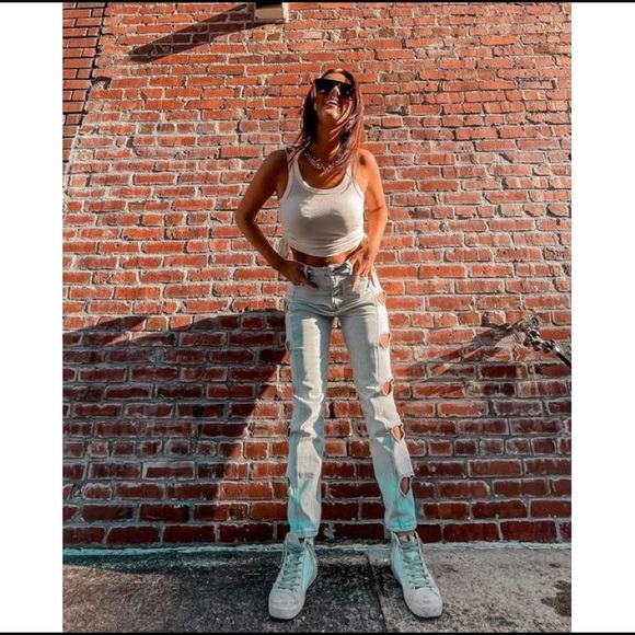 Heart Cutout Jeans - Picture 5 of 9